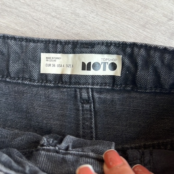 𝅺TOPSHOP Moto distressed frayed black denim mini skirt size 4 - Picture 5 of 7